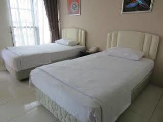Mendu Inn Kuching Extérieur photo