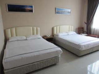 Mendu Inn Kuching Extérieur photo